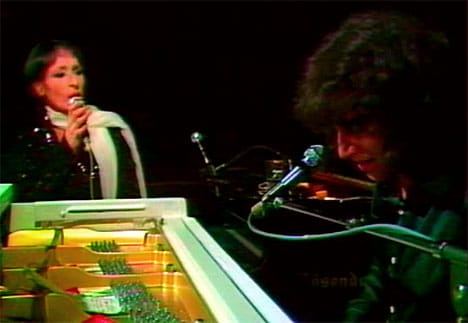 Barbara chante accompagn&eacute;e au piano par Julien Clerc